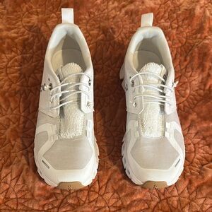 On Running White Athletic Shoes with Breathable Mesh Upper